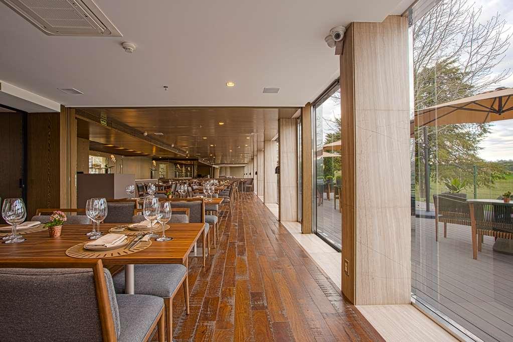 Suryaa Hotel Pinhais, Curio Collection By Hilton Restauracja zdjęcie